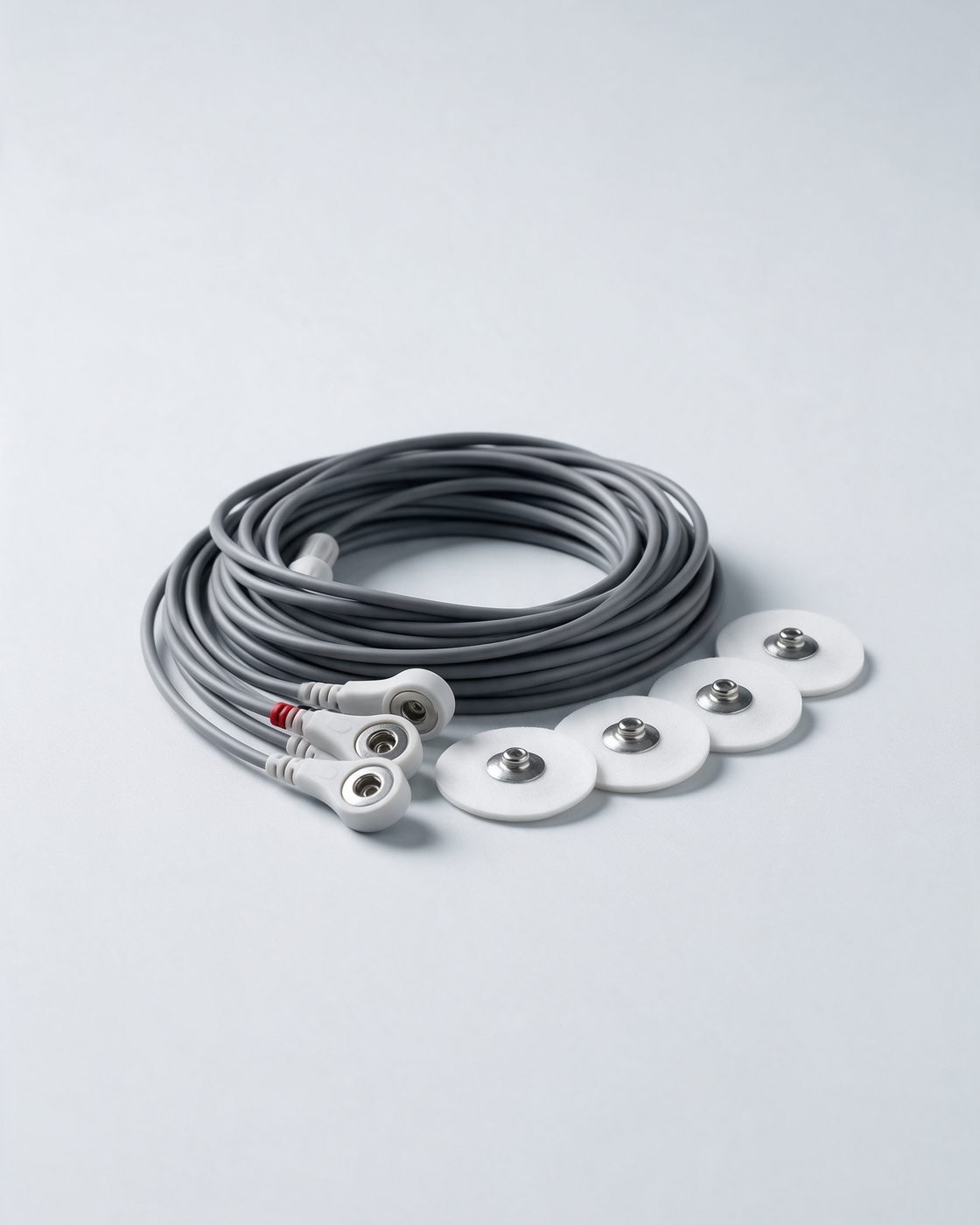 Cable y electrodos de electrocardiograma